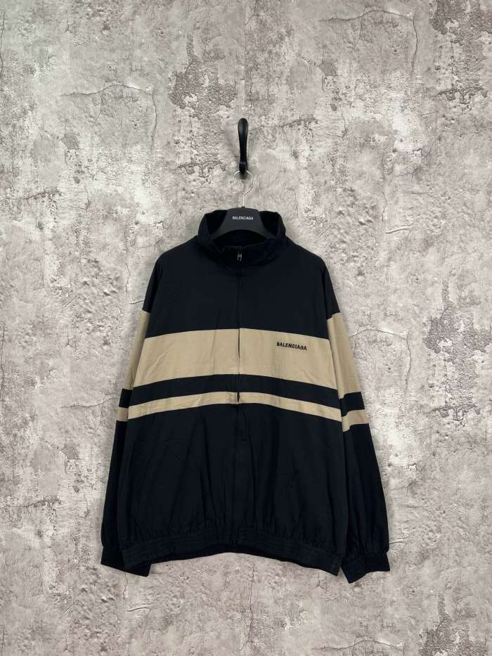 使い勝手良し バレンシアガ コピーおすすめ ジョイントハイネックスモールロゴ刺繍ジャケットファスナー長袖コート