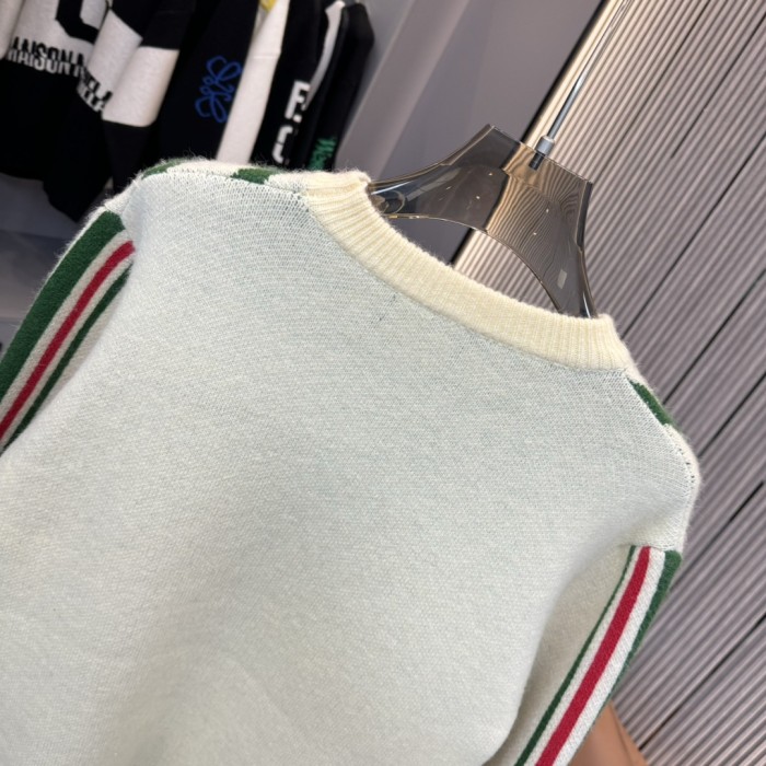 日本未入荷 グッチ 激安偽物 ジャカードヘッダー丸首セーター