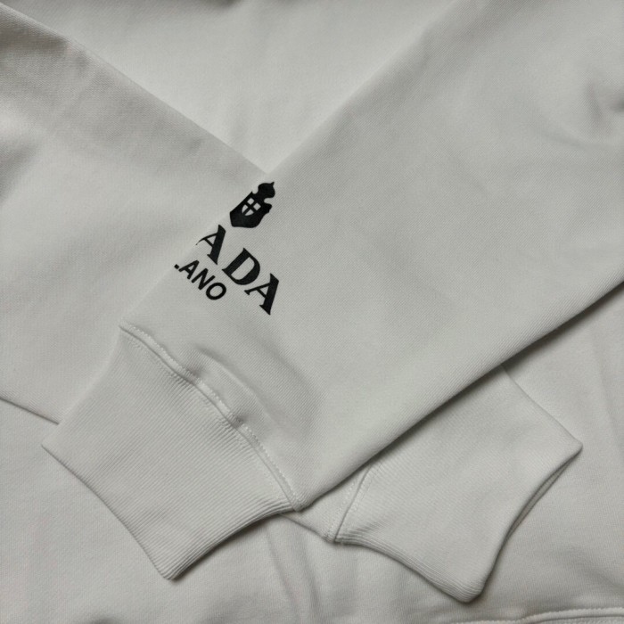 日本未入荷 プラダ 偽物通販 2024秋冬新作メタル三角標刺繍ラウンドネックパーカー下着