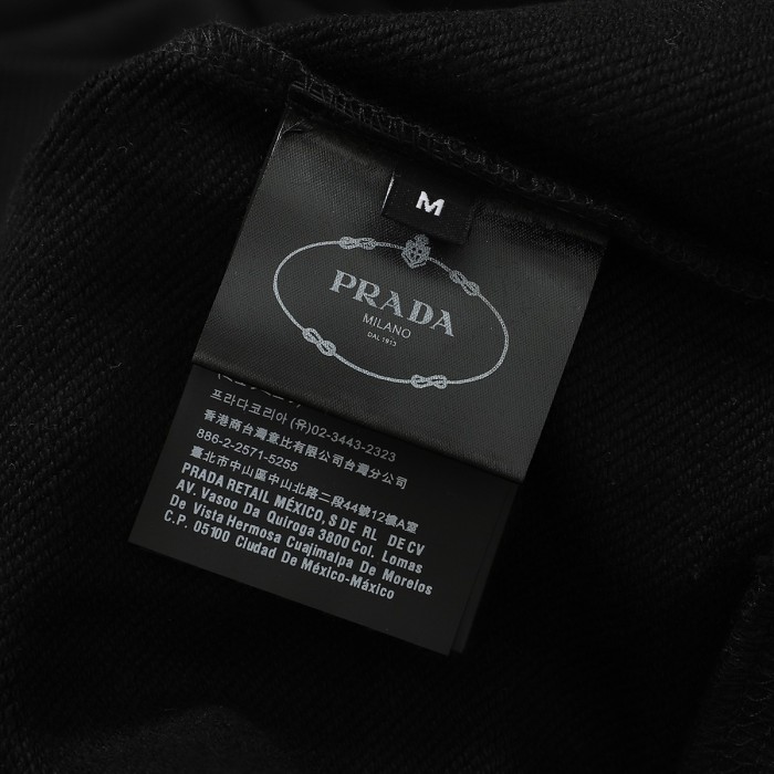 日本未入荷 プラダ スーパーコピー 三角鉄製刺繍ラウンドネックスポーツ百合男女同型ペアルック衛衣