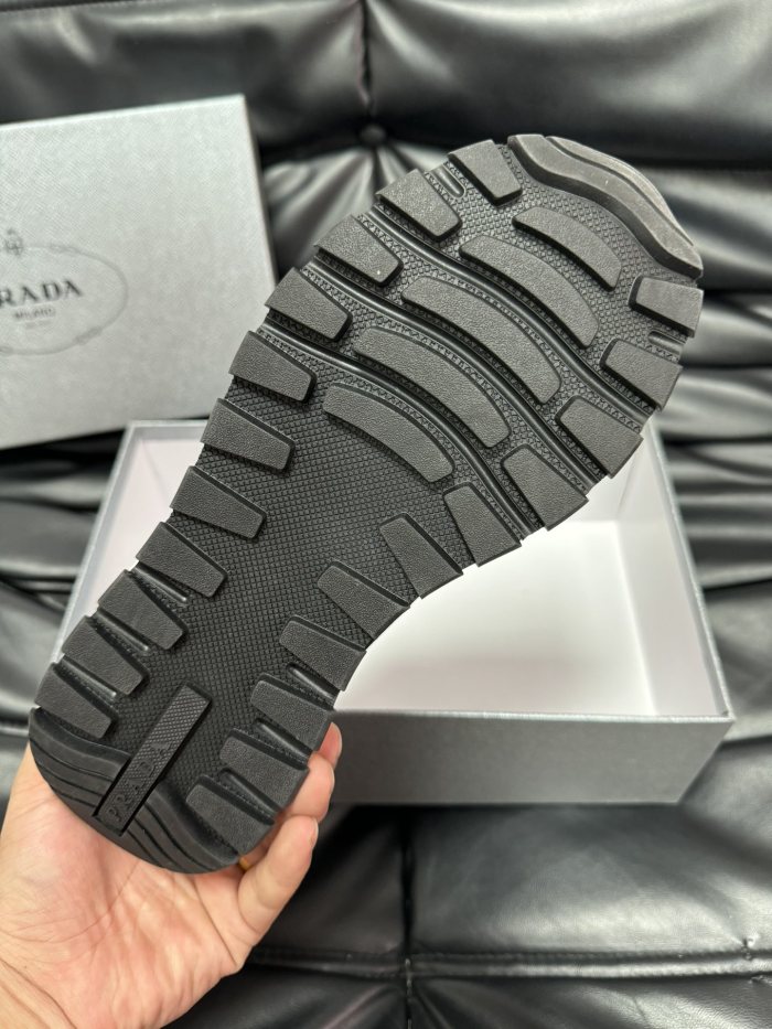 【話題商品！】プラダ 偽物通販 24ssメンズの厚底スニーカーは