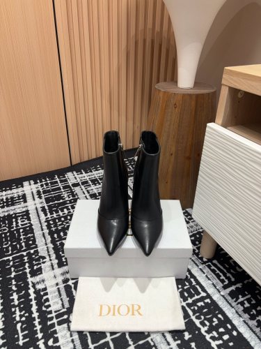 日本未入荷 ディオール スーパーコピー 秋冬のスリムハイヒールショートブーツ
