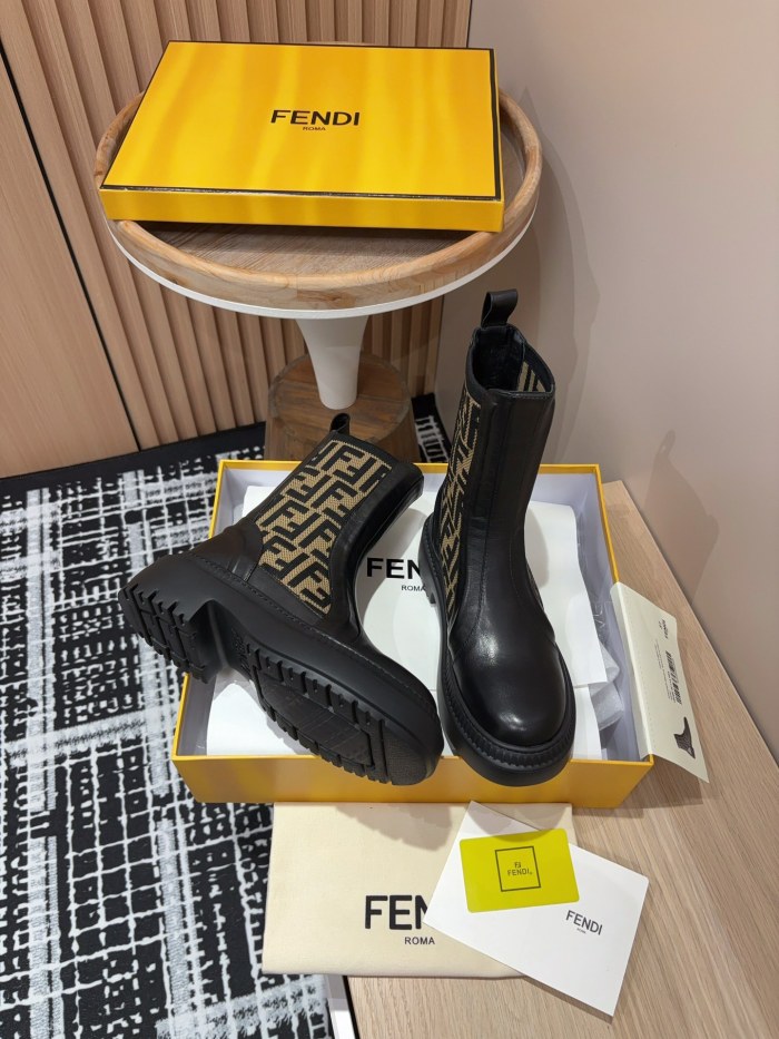 追跡付 フェンディ n級品 厚底ショートブーツ機関車ブーツ