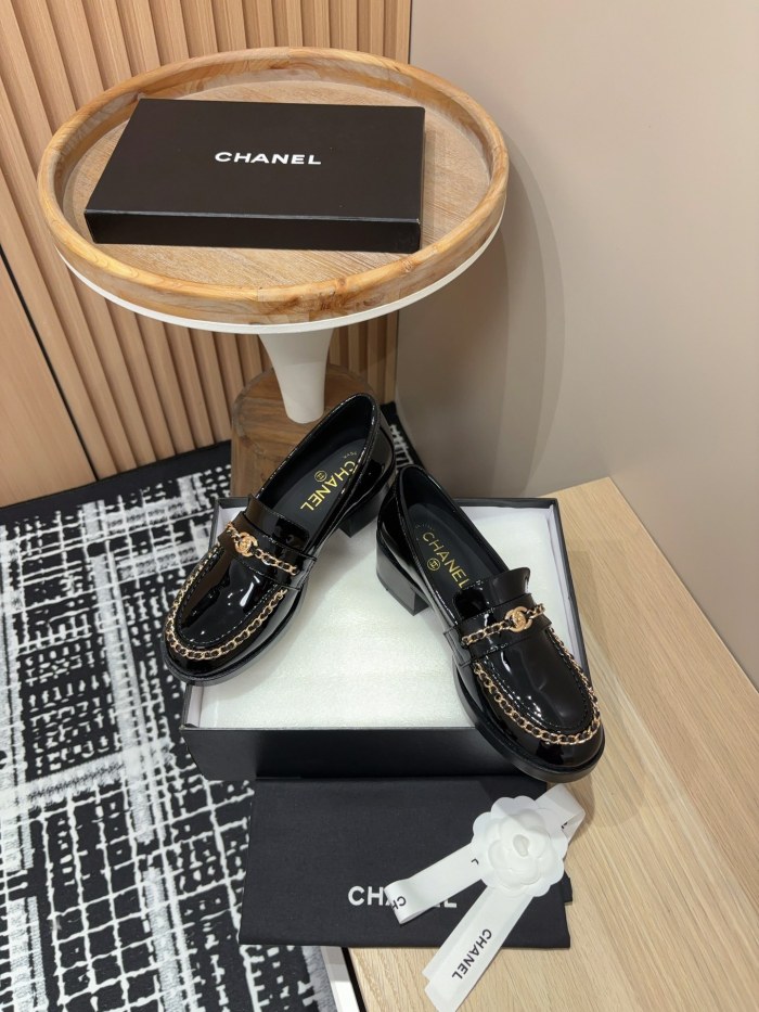 【話題商品！】シャネル 激安通販 秋冬ちゃんは皮チェーンの楽福靴