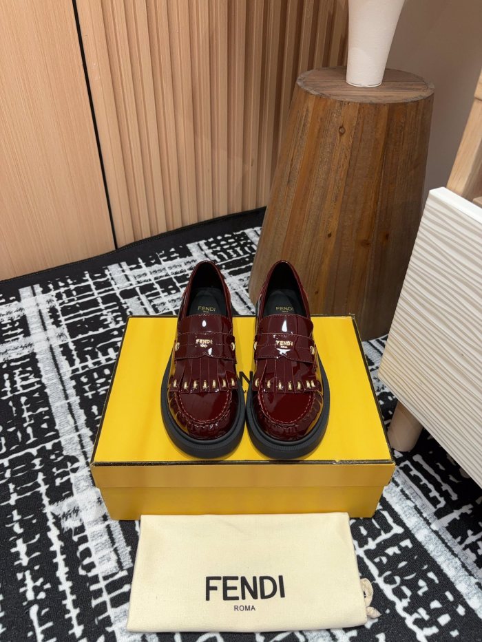 日本未入荷 フェンディコピー 25 Ss新作Fendiフリンジ楽福靴