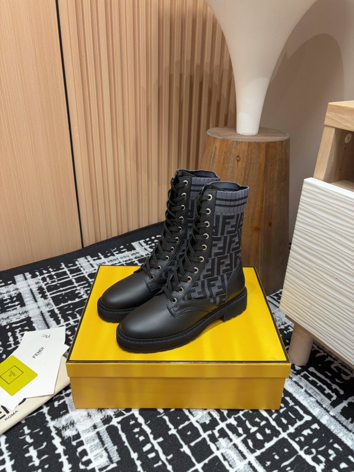 累積売上総額第１位！フェンディ 激安通販 バージョンのマーチンブーツ秋冬シリーズ