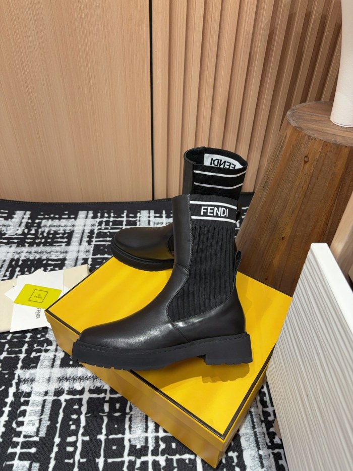★超人気 フェンディ コピーおすすめ バージョンのマーチンブーツ秋冬シリーズ