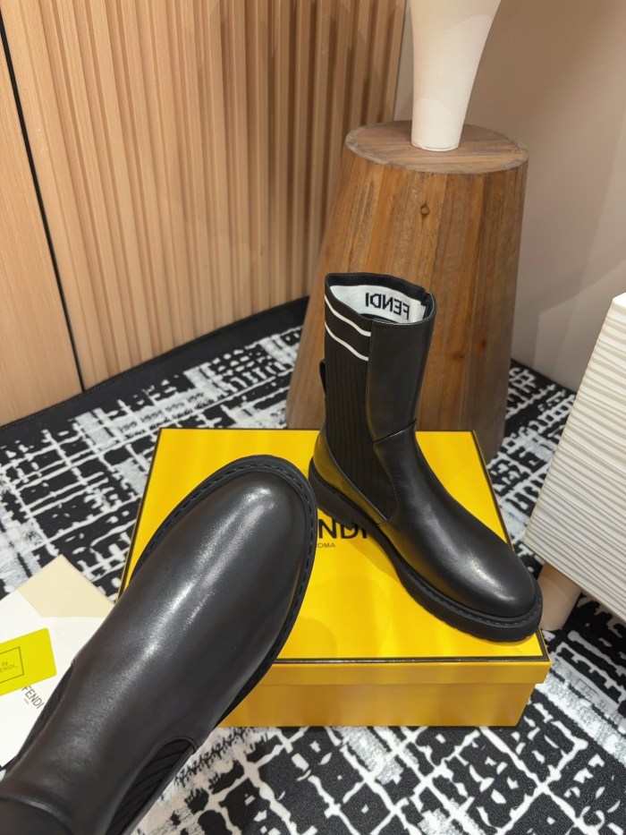 ★超人気 フェンディ コピーおすすめ バージョンのマーチンブーツ秋冬シリーズ