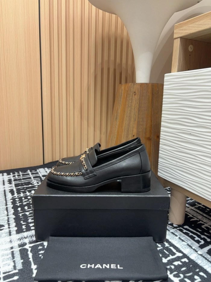 超奇跡の入荷☆ シャネル n級品 秋冬ちゃんは皮チェーンの楽福靴