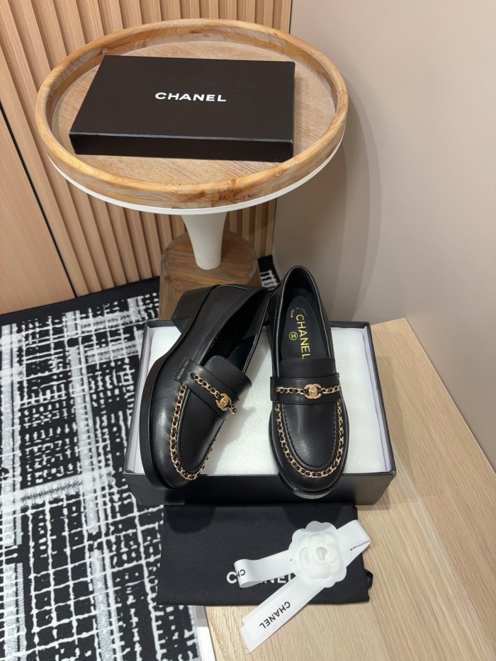 超奇跡の入荷☆ シャネル n級品 秋冬ちゃんは皮チェーンの楽福靴