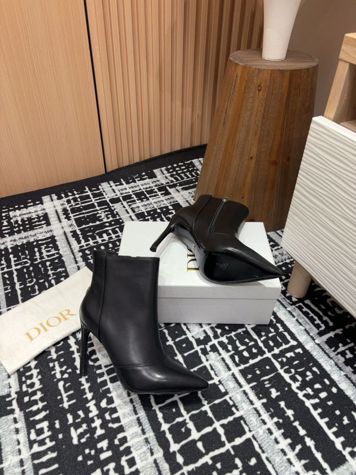 日本未入荷 ディオール スーパーコピー 秋冬のスリムハイヒールショートブーツ