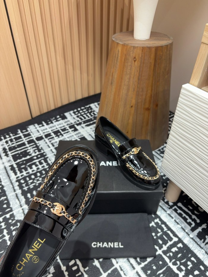 【話題商品！】シャネル 激安通販 秋冬ちゃんは皮チェーンの楽福靴