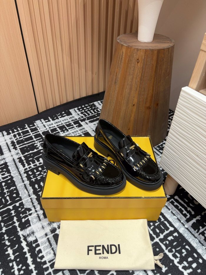 【限定】 フェンディ 激安通販 25 Ss新作Fendiフリンジ楽福靴