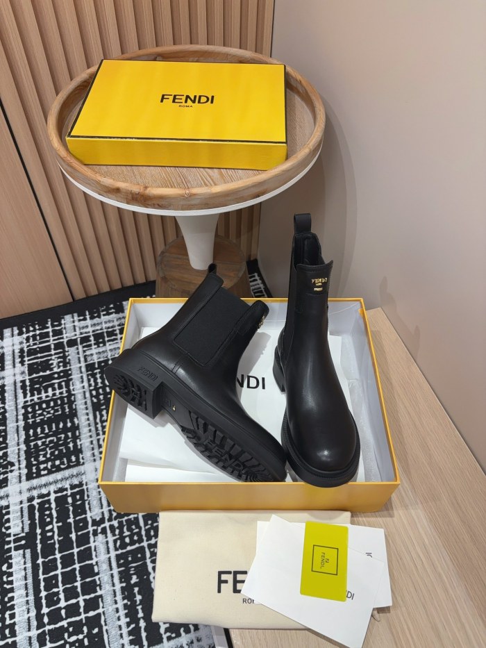 稀少 フェンディ 偽物通販 25 Ss新型Fendi毛糸タイ短靴機関車ブーツ