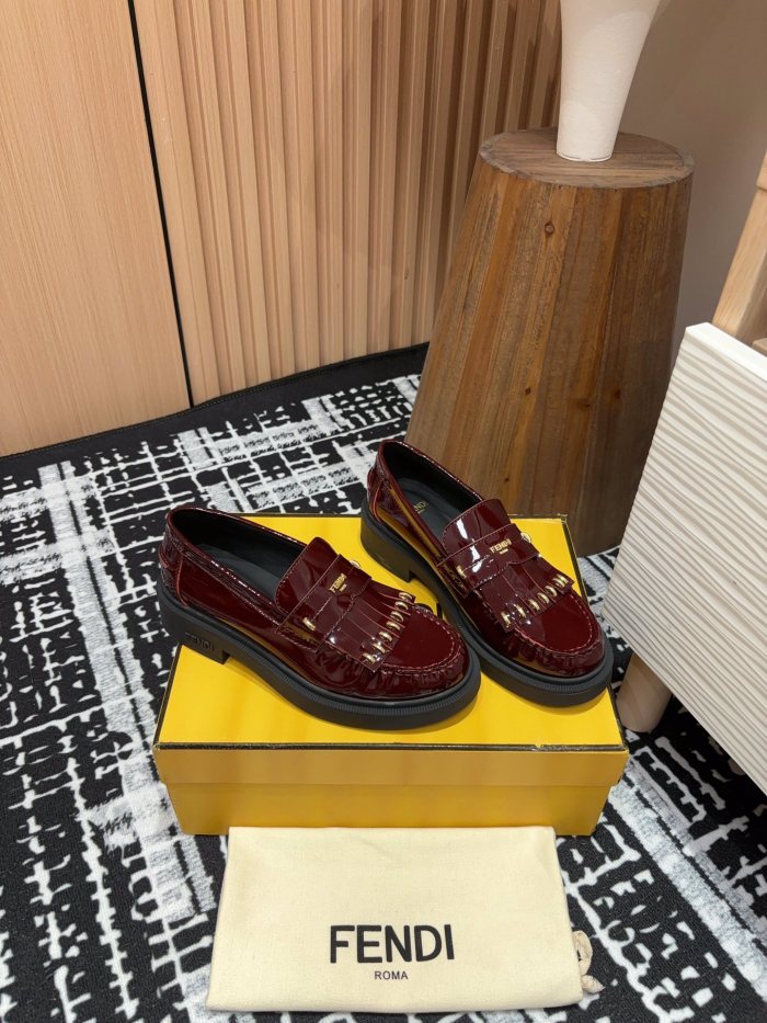 日本未入荷 フェンディコピー 25 Ss新作Fendiフリンジ楽福靴