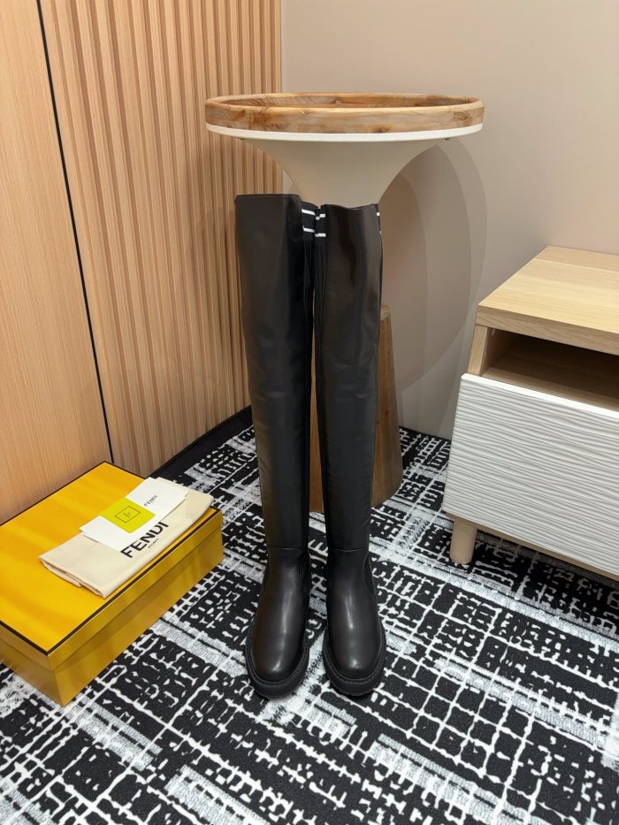 追跡付 フェンディ 激安偽物 バージョンのマーチンブーツ秋冬シリーズ