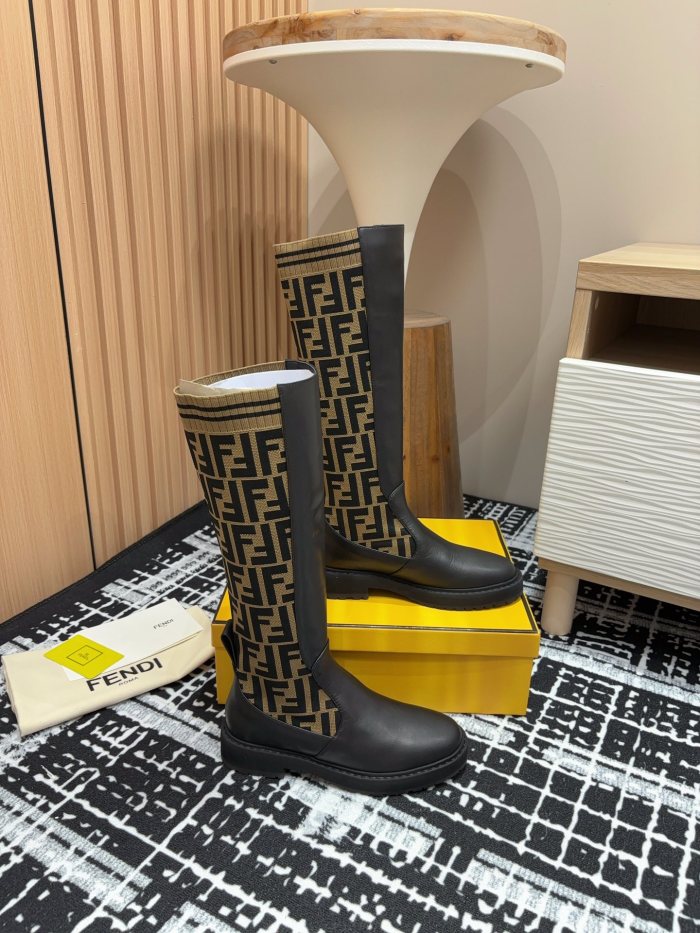 【限定】 フェンディ コピー バージョンのマーチンブーツ秋冬シリーズ