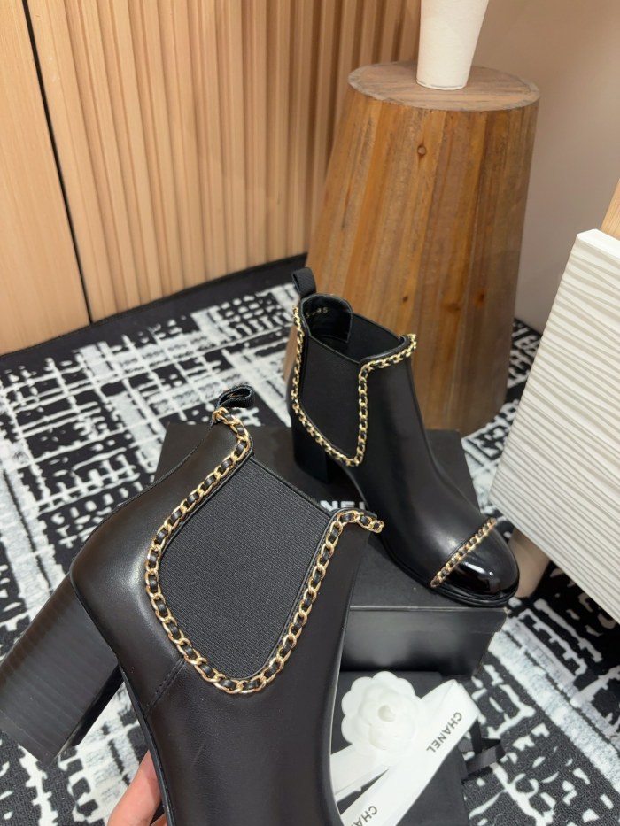 日本未入荷 シャネル 偽物通販 秋冬のリラックスチェーンブーツ