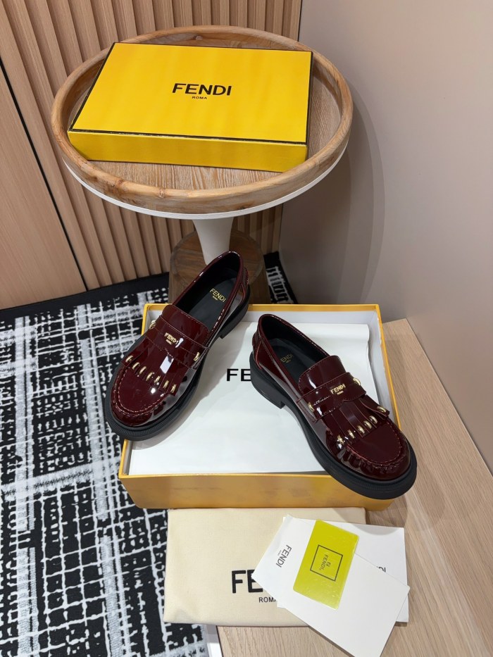 日本未入荷 フェンディコピー 25 Ss新作Fendiフリンジ楽福靴