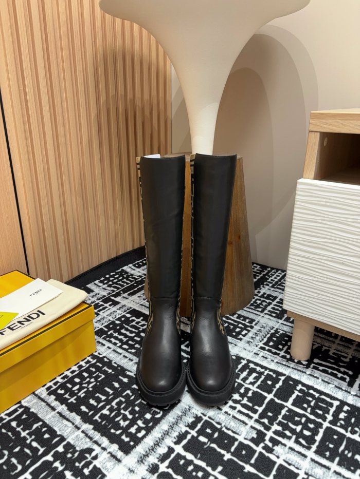 【限定】 フェンディ コピー バージョンのマーチンブーツ秋冬シリーズ
