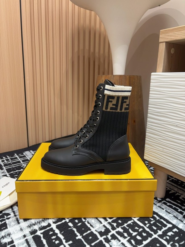 高品質 フェンディ 激安偽物 バージョンのマーチンブーツ秋冬シリーズ