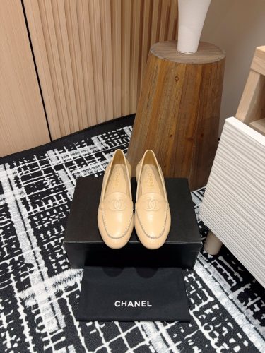 使い勝手良し シャネル n級品 刺繍ダブルC楽福靴