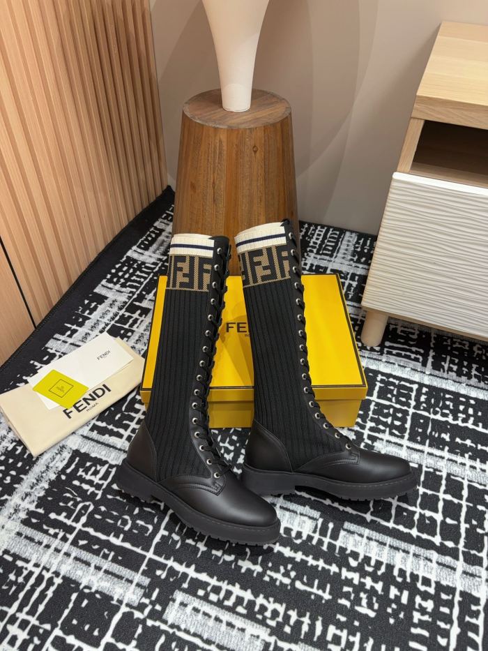 日本未入荷 フェンディ スーパーコピー バージョンのマーチンブーツ秋冬シリーズ