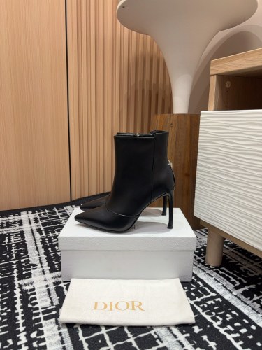 日本未入荷 ディオール スーパーコピー 秋冬のスリムハイヒールショートブーツ
