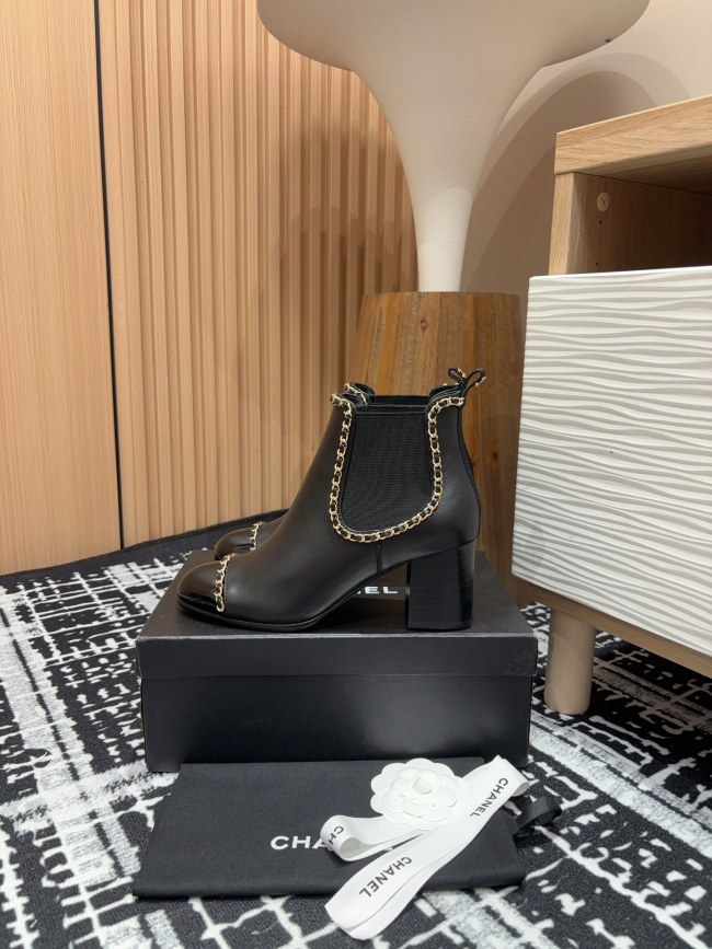 日本未入荷 シャネル 偽物通販 秋冬のリラックスチェーンブーツ