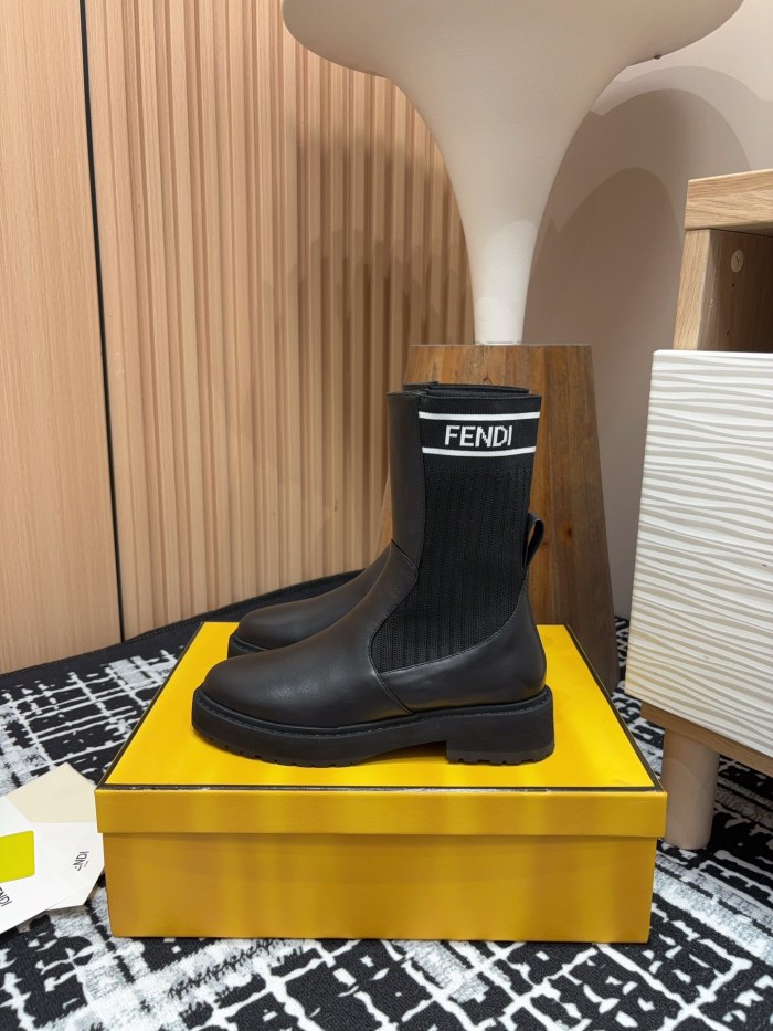 ★超人気 フェンディ コピーおすすめ バージョンのマーチンブーツ秋冬シリーズ