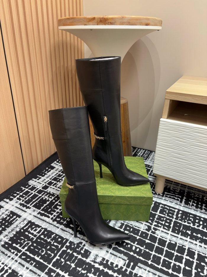 高品質 グッチ n級品 秋冬のスパイク細ヒールチェーンブーツ