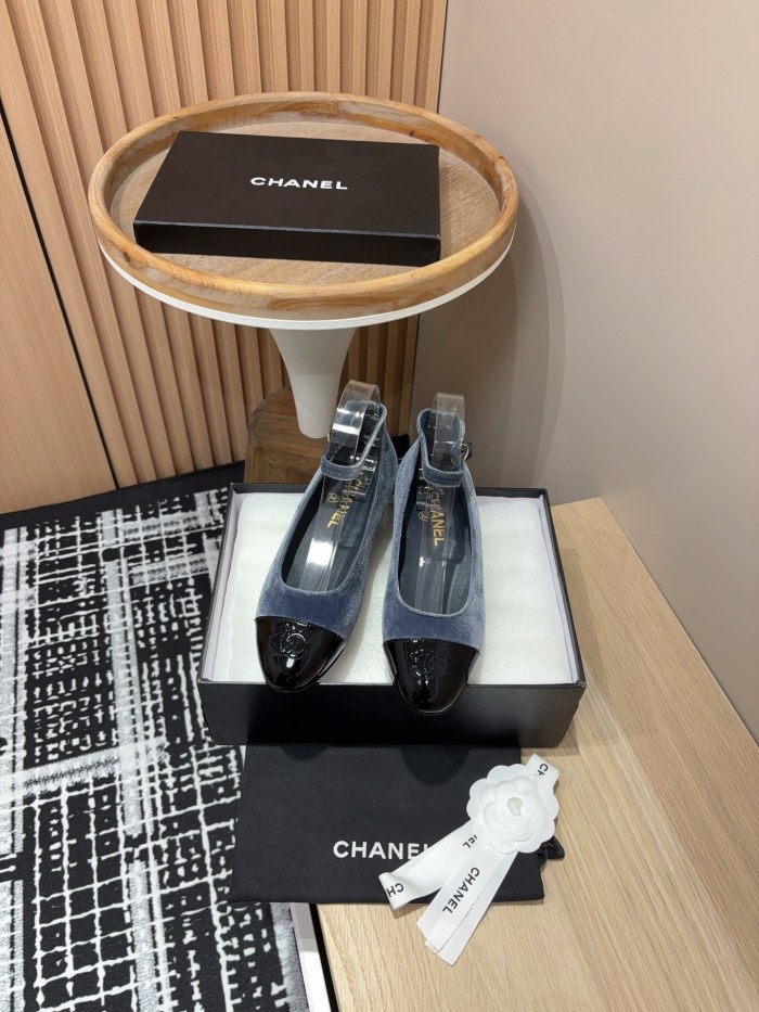 入手困難 シャネル 偽物通販 ダブルCベルベットフラットシングルシューズメアリージェン靴
