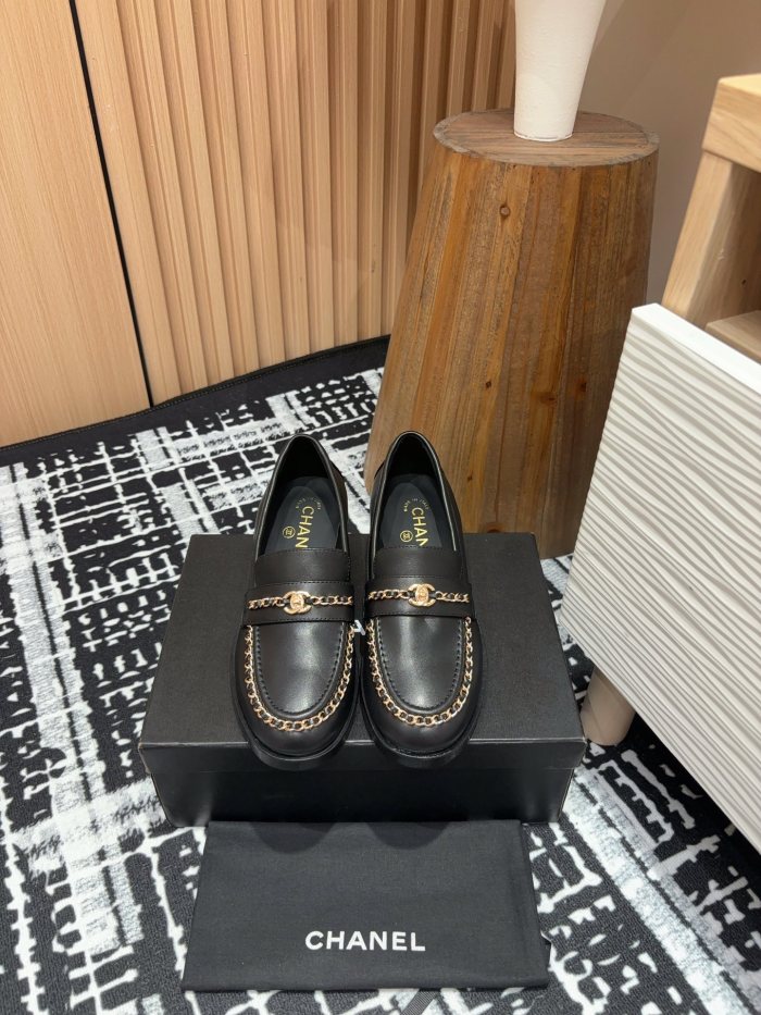 超奇跡の入荷☆ シャネル n級品 秋冬ちゃんは皮チェーンの楽福靴