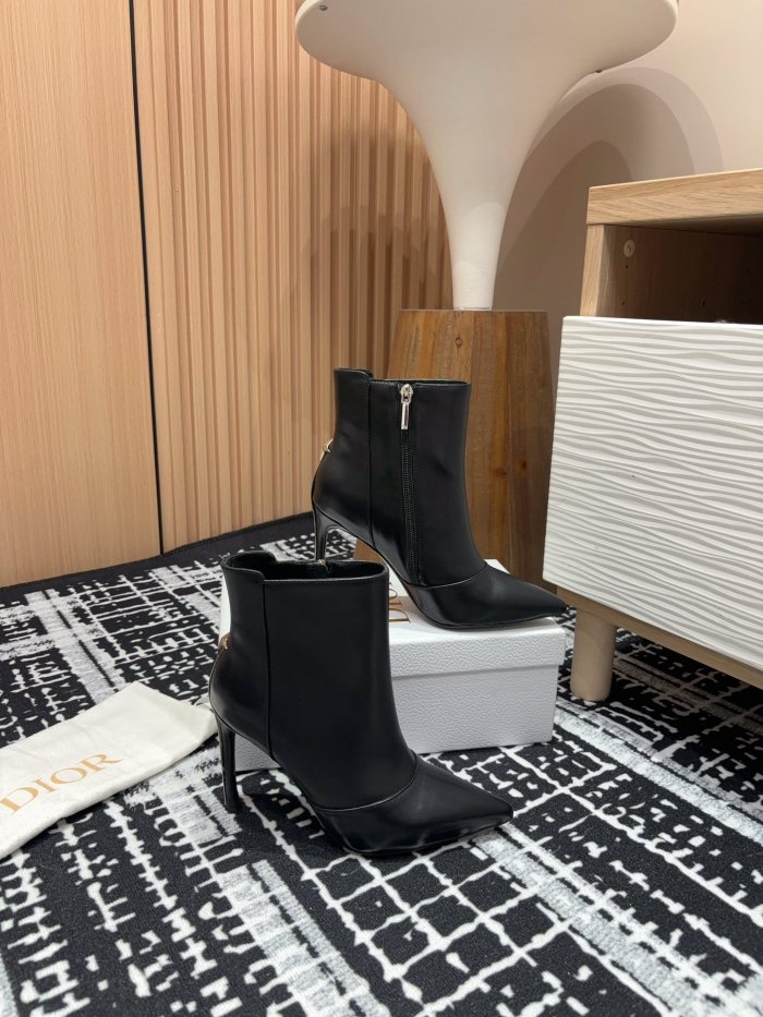 日本未入荷 ディオール スーパーコピー 秋冬のスリムハイヒールショートブーツ