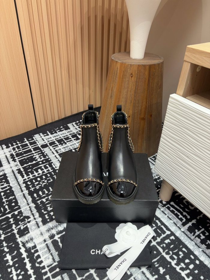 【限定】シャネル コピーおすすめ 秋冬のリラックスチェーンブーツ