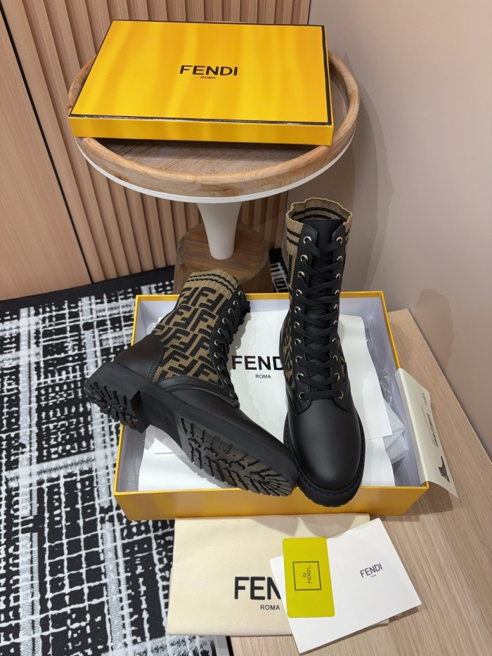 超話題! フェンディ n級品 バージョンのマーチンブーツ秋冬シリーズ