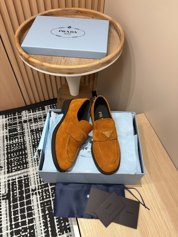 日本未入荷 プラダ コピーおすすめ 25 Ss早春三角標識羊猄楽福靴