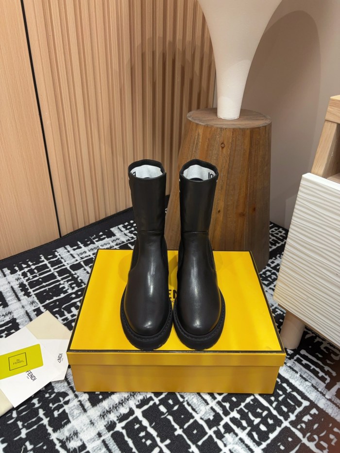 ★超人気 フェンディ コピーおすすめ バージョンのマーチンブーツ秋冬シリーズ