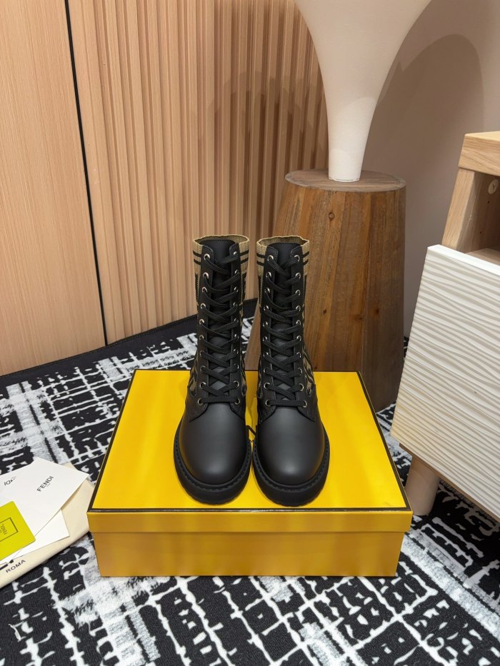 超話題! フェンディ n級品 バージョンのマーチンブーツ秋冬シリーズ
