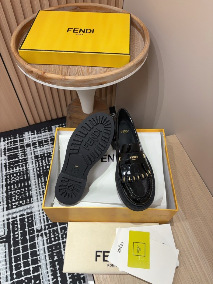 【限定】 フェンディ 激安通販 25 Ss新作Fendiフリンジ楽福靴