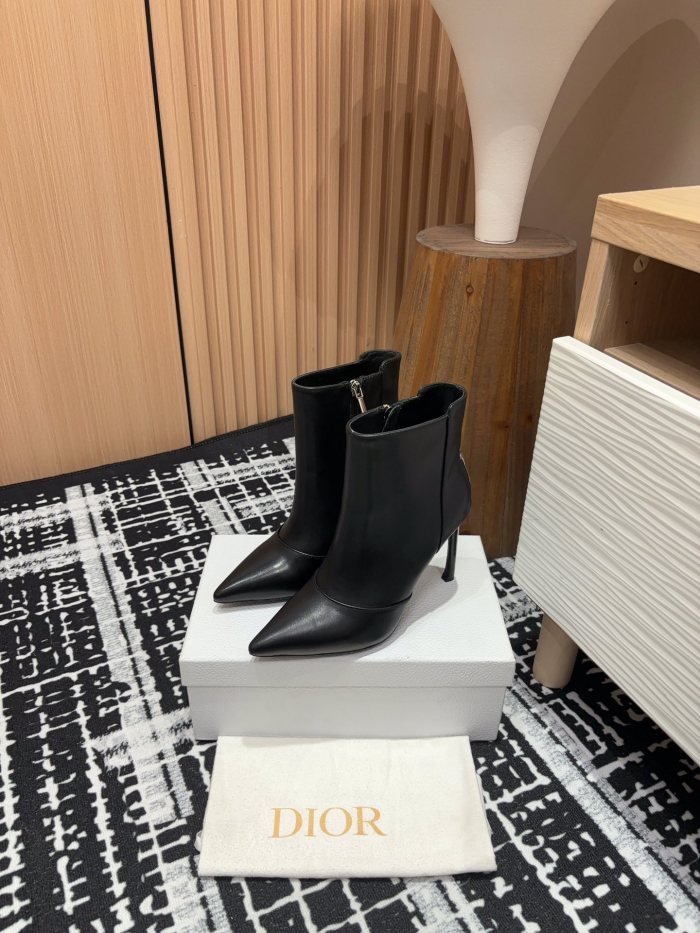 日本未入荷 ディオール スーパーコピー 秋冬のスリムハイヒールショートブーツ