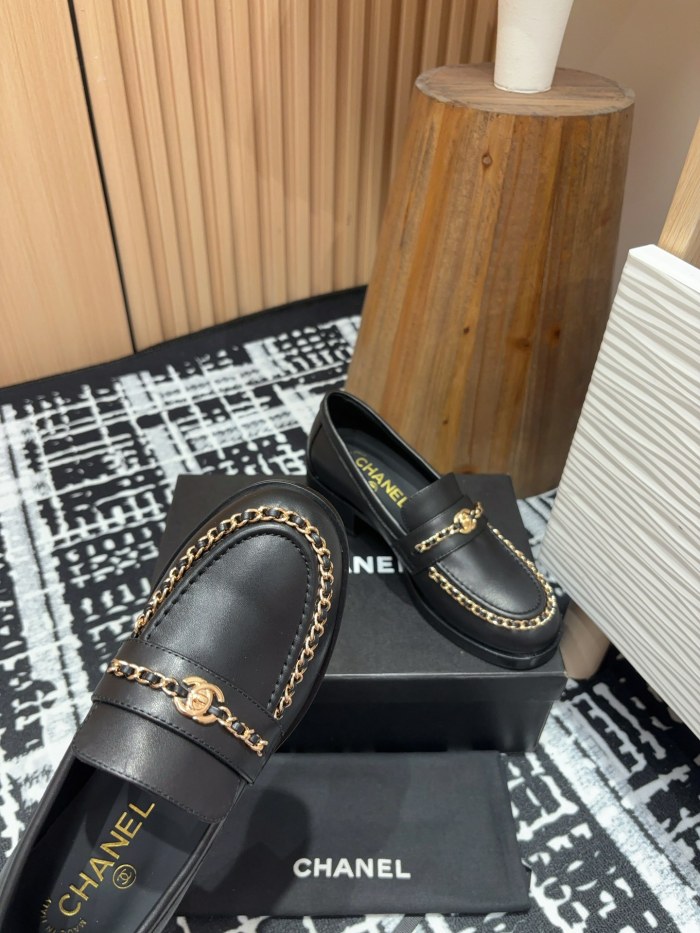 超奇跡の入荷☆ シャネル n級品 秋冬ちゃんは皮チェーンの楽福靴
