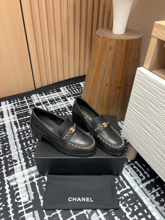 超奇跡の入荷☆ シャネル n級品 秋冬ちゃんは皮チェーンの楽福靴