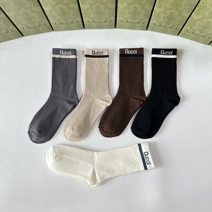 日本未入荷 グッチ n級品 ミドル丈スタッズソックス