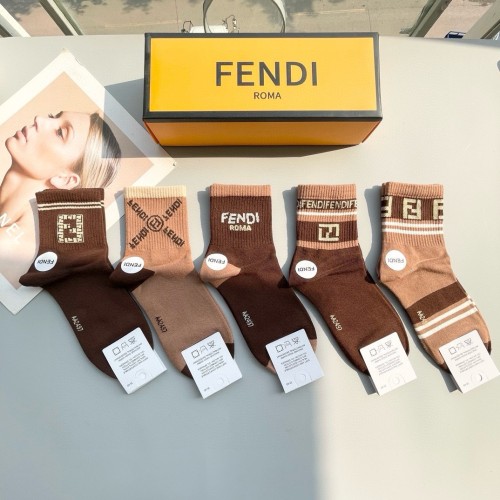 日本未入荷 フェンディ コピーおすすめ の秋冬用中筒靴下
