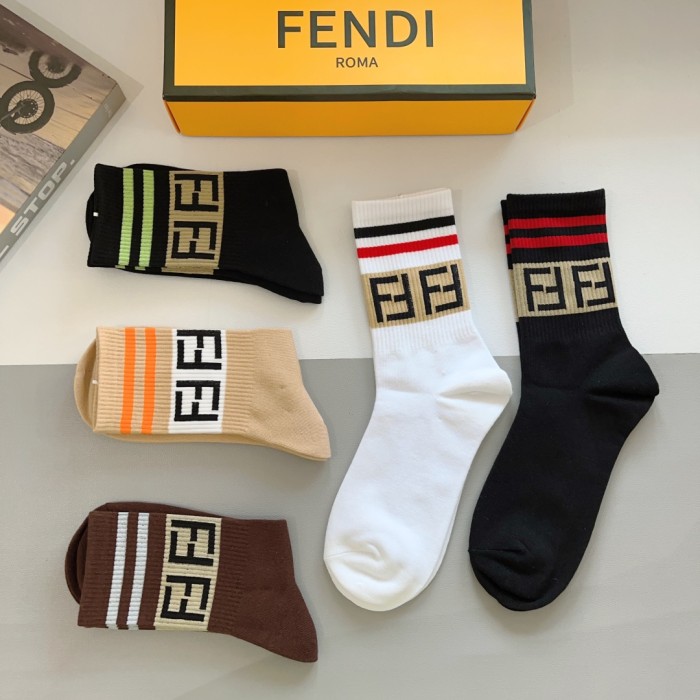 高品質 フェンディ コピー 定番のフェンティロングソックス