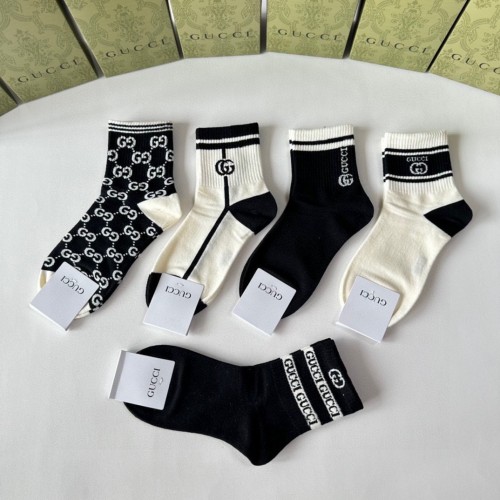 【限定】グッチ スーパーコピー ミドル丈スタッズソックス