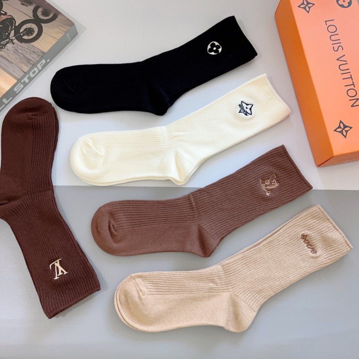 入手困難 ルイヴィトン 激安偽物 はふくらはぎの靴下を刺繍する綿生地が大ヒットして