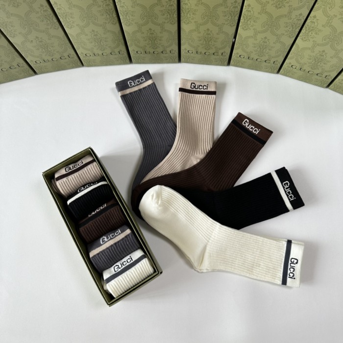 日本未入荷 グッチ n級品 ミドル丈スタッズソックス