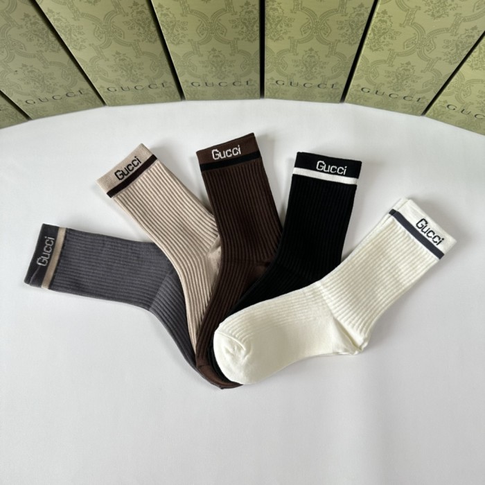 日本未入荷 グッチ n級品 ミドル丈スタッズソックス